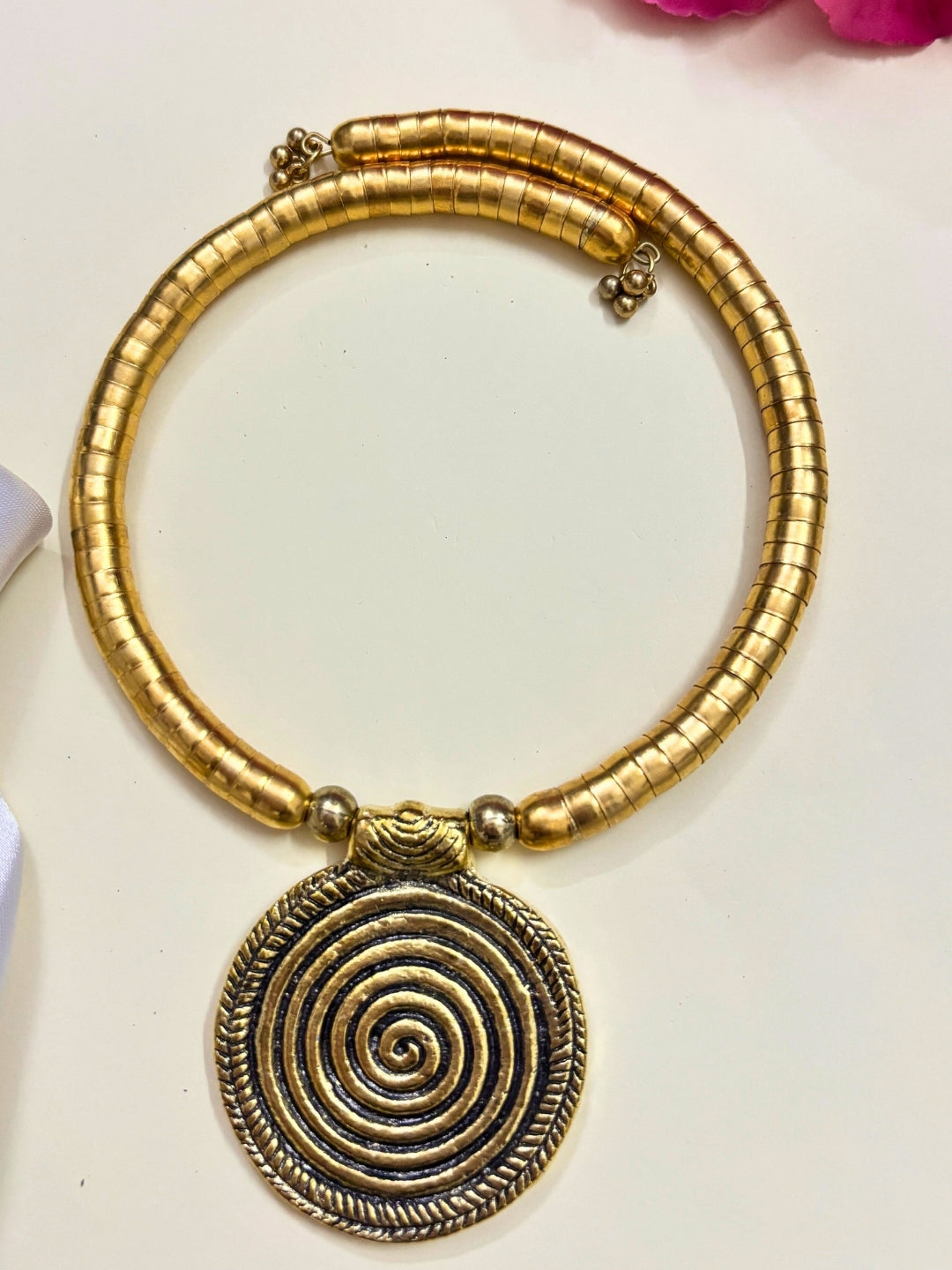 VIVAZS Golden Choker Necklace