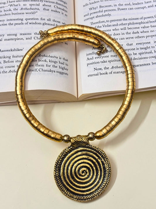 VIVAZS Golden Choker Necklace