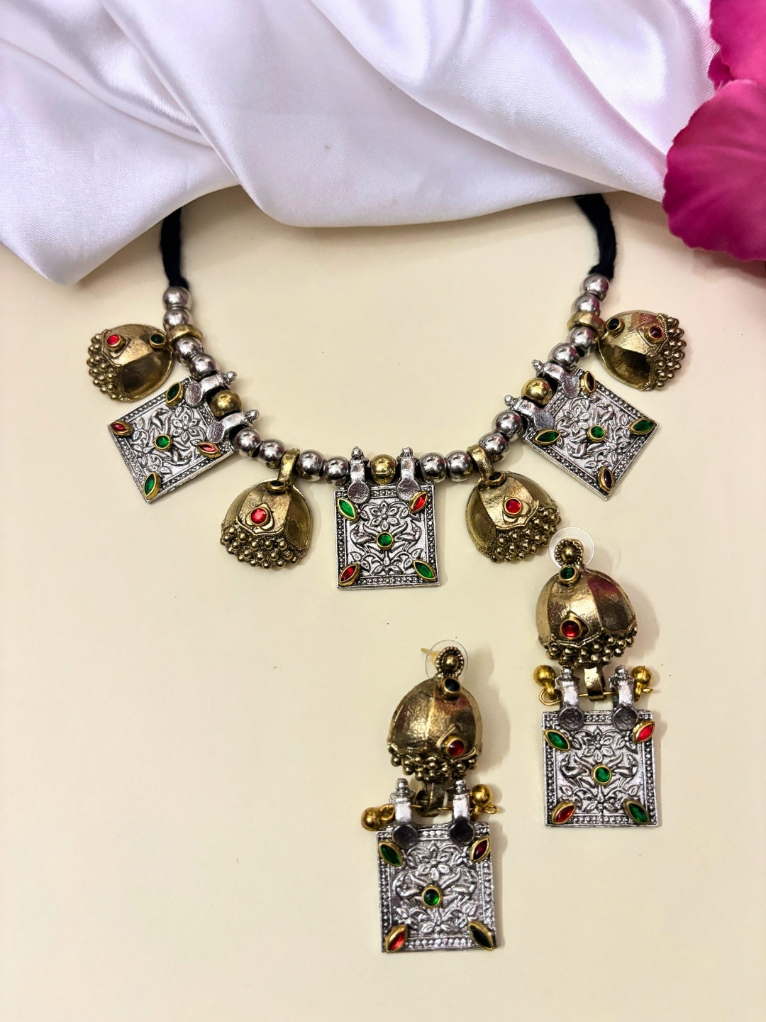 VIVAZS Golden Choker Necklace Jewellery Set(Silver and Golden)