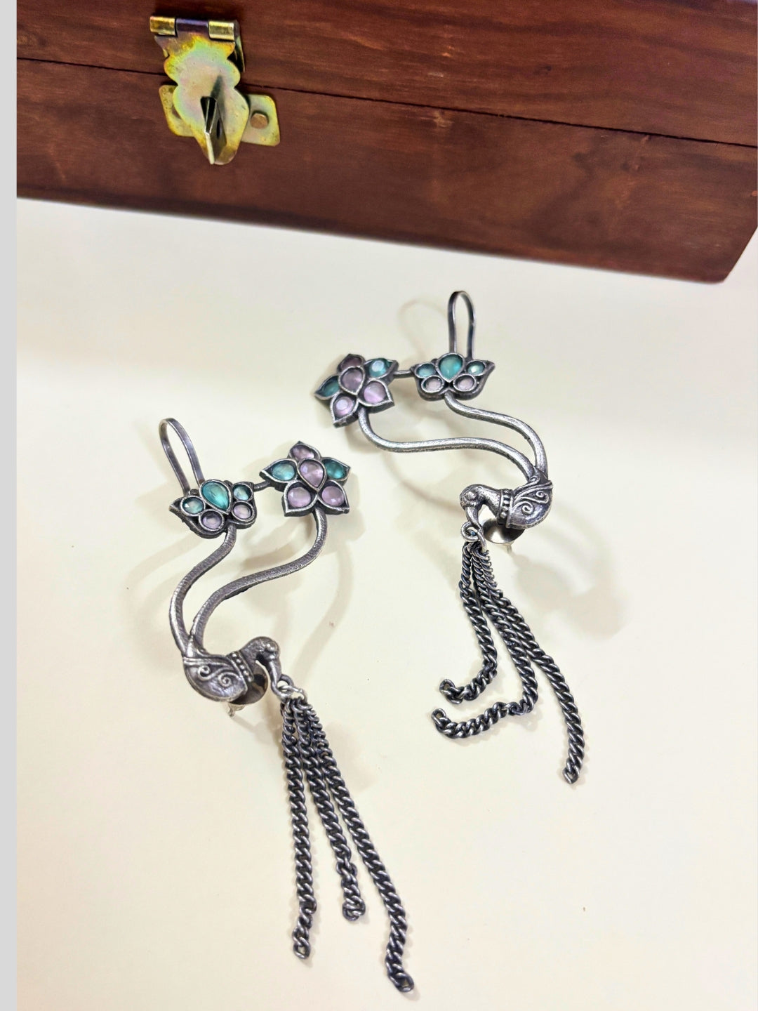 VIVAZS Silver Plated Bird Contemporary Ear Cuff Earrings (Pink and Mint)