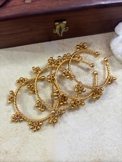 4pcs Gold Toned Adjustable Gungaroo Traditional Bangles