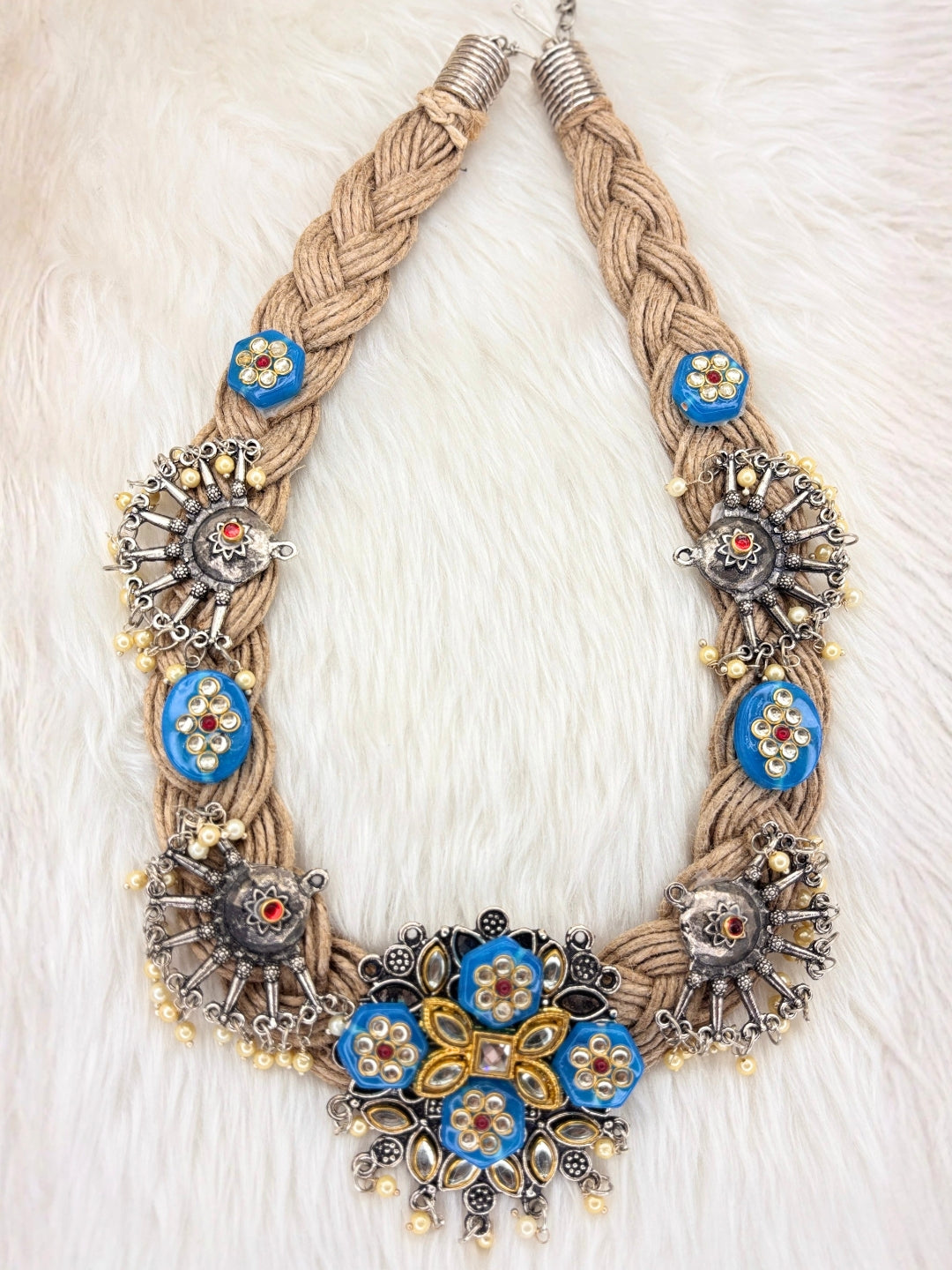 Vivazs Golden Jute Necklace