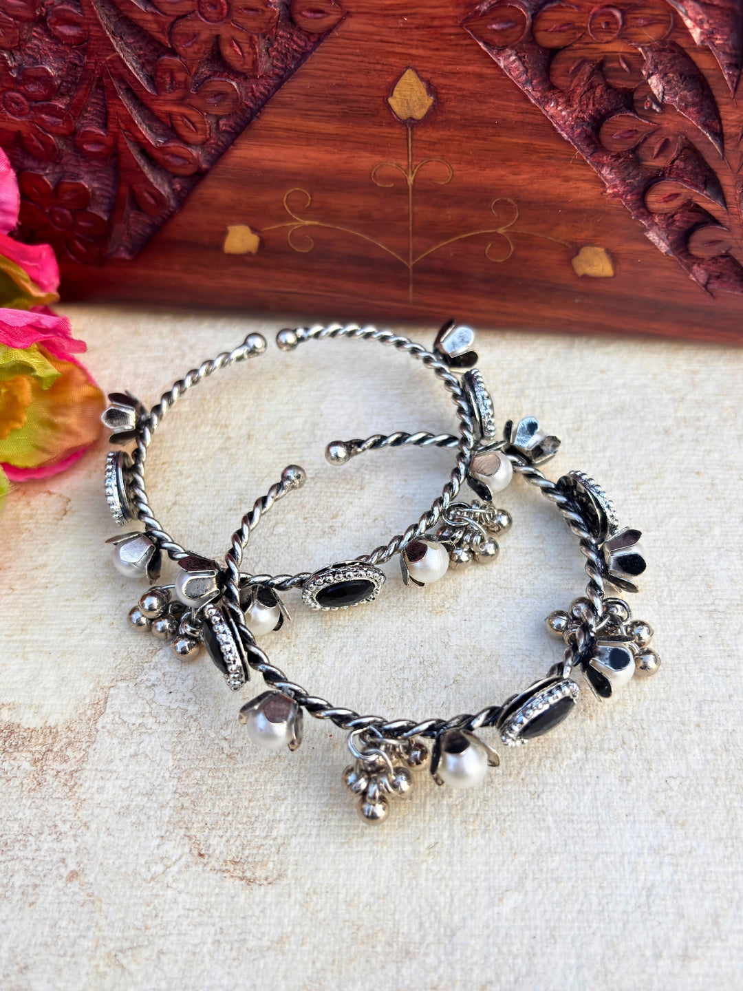 2pcs Silver Toned Adjustable Traditional Bangles