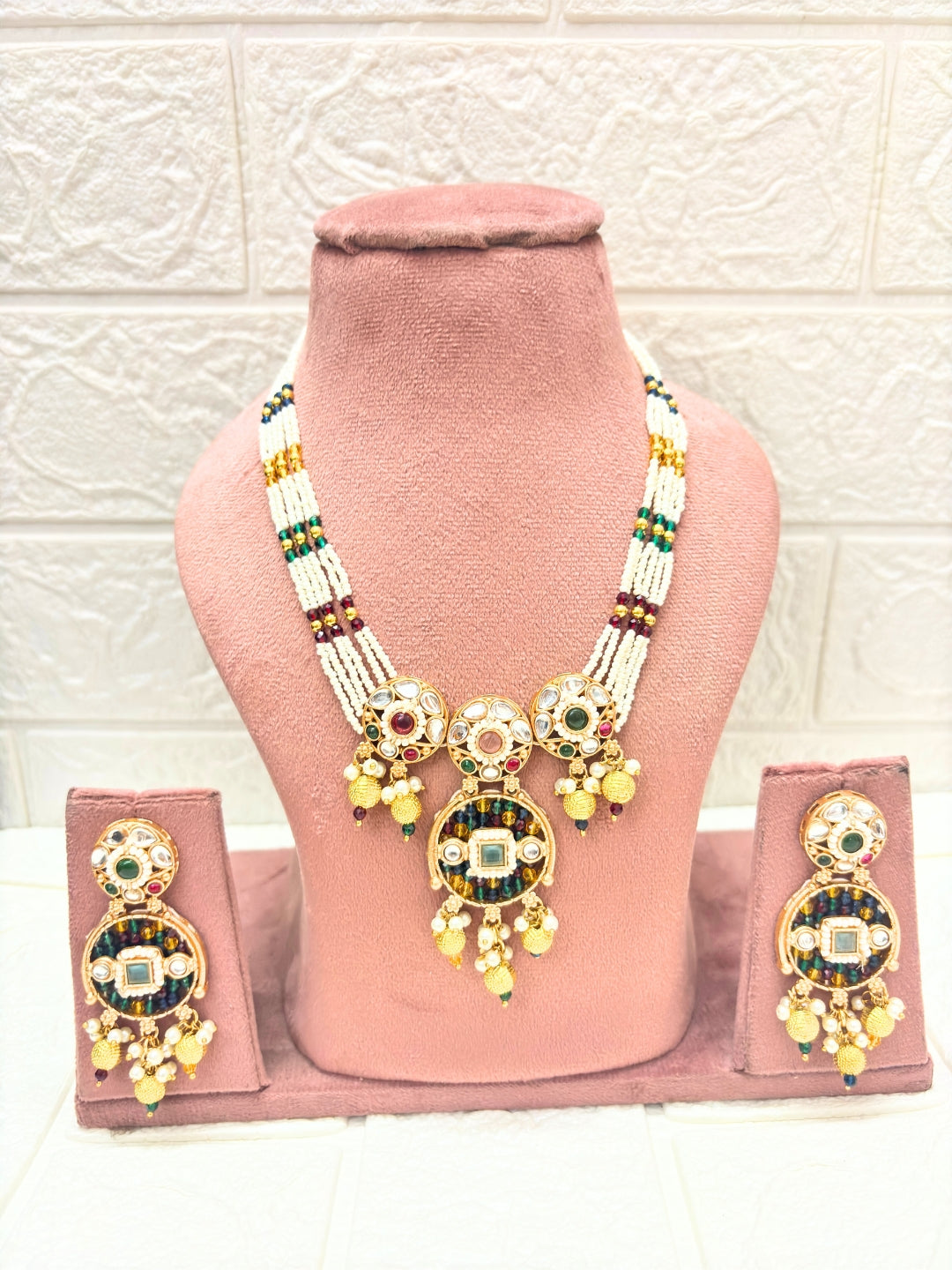 VIVAZS Stylish Kundan Beads Jewellery Set