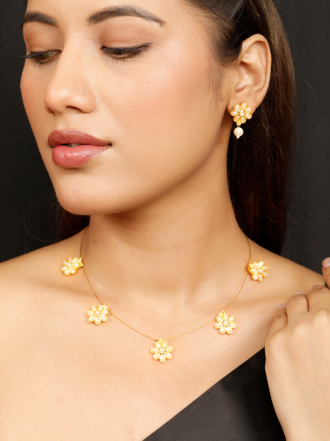 VIVAZS Sleek White beads Necklace Necklace Online