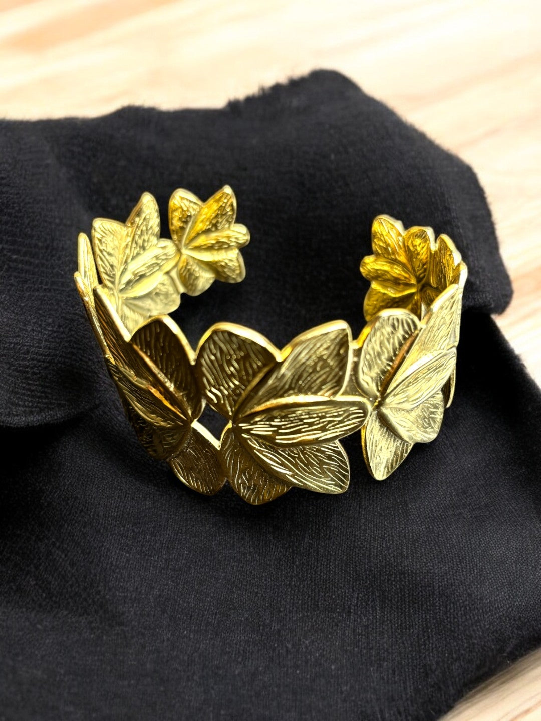 VIVAZS 18K PVD Flower shaped Gold Plated Bracelet