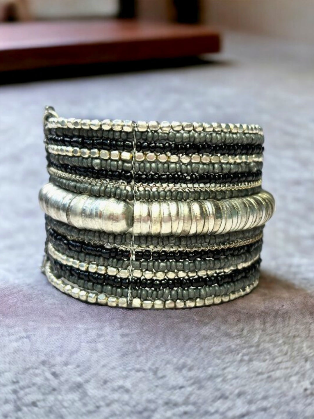 VIVAZS Shimmering Grey, Black and Silver Bangle set