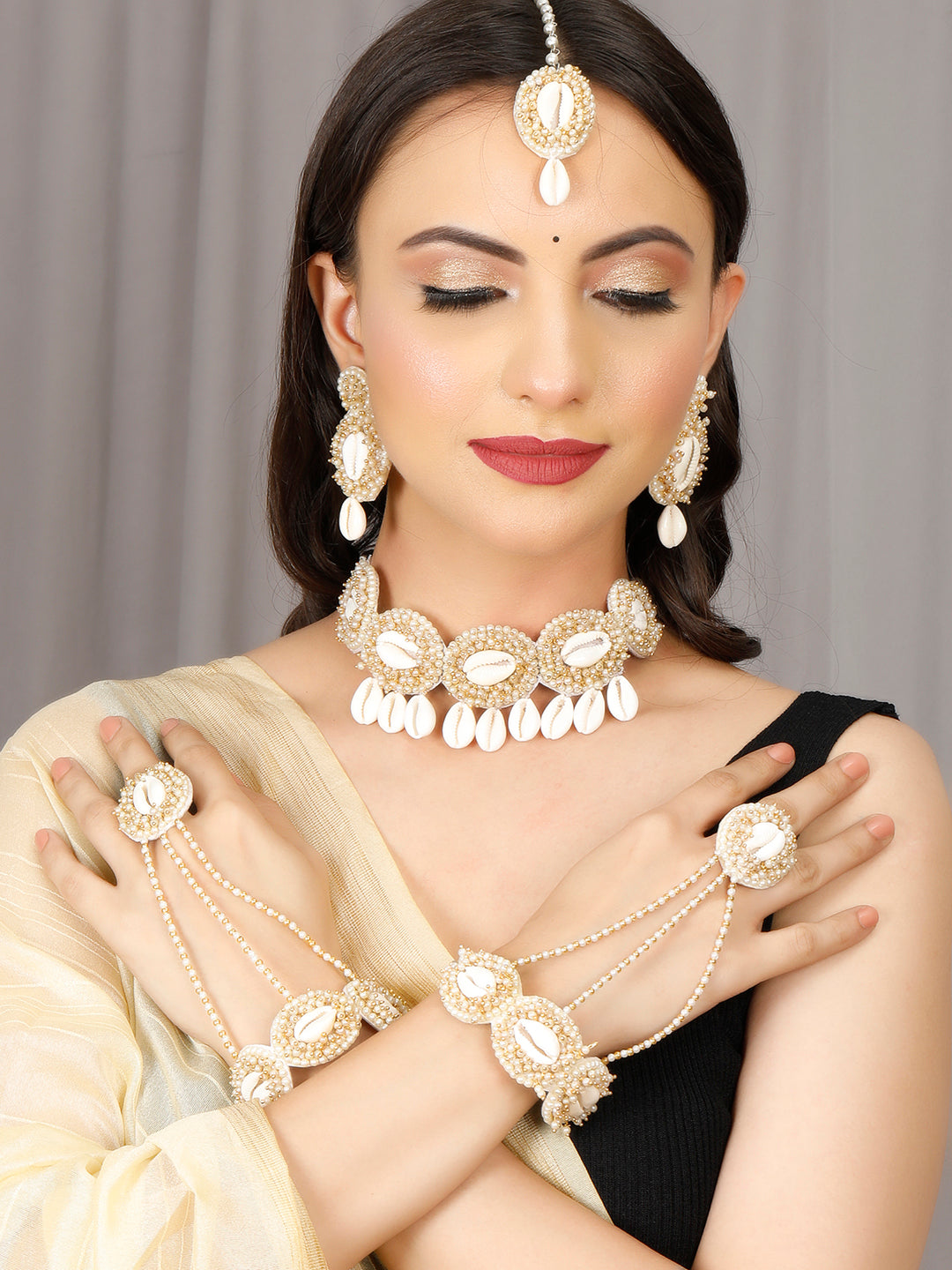 VIVAZS Studded Shell Choker With Maangtika ,Earrings and Hathphool