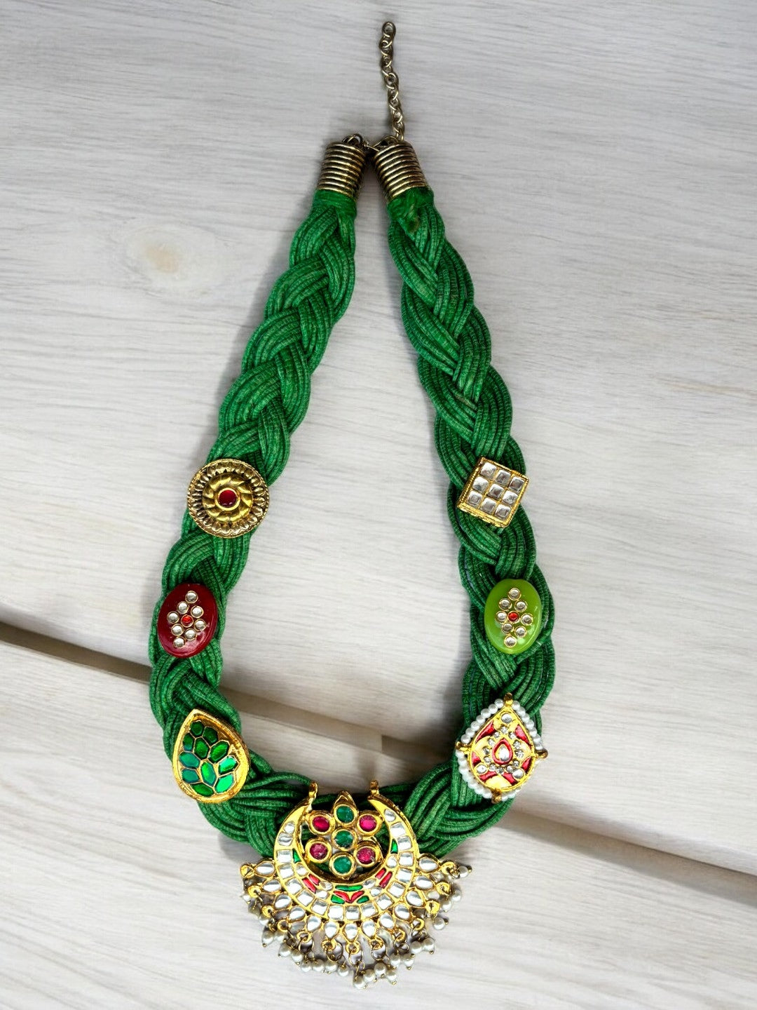 Vivazs Green Jute Necklace