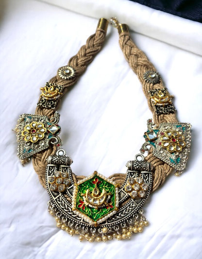 VIVAZS Golden Jute Necklace