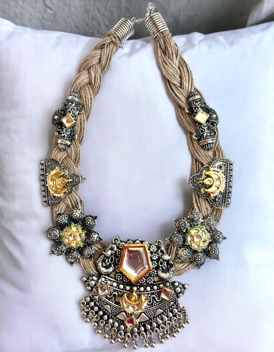 VIVAZS Golden Jute Necklace