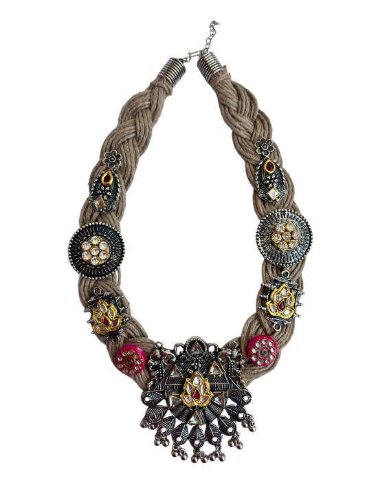 VIVAZS Golden Jute Necklace