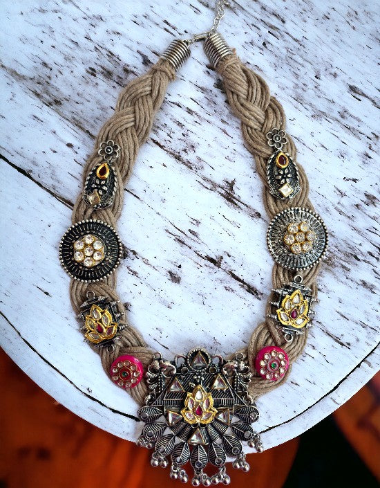 VIVAZS Golden Jute Necklace