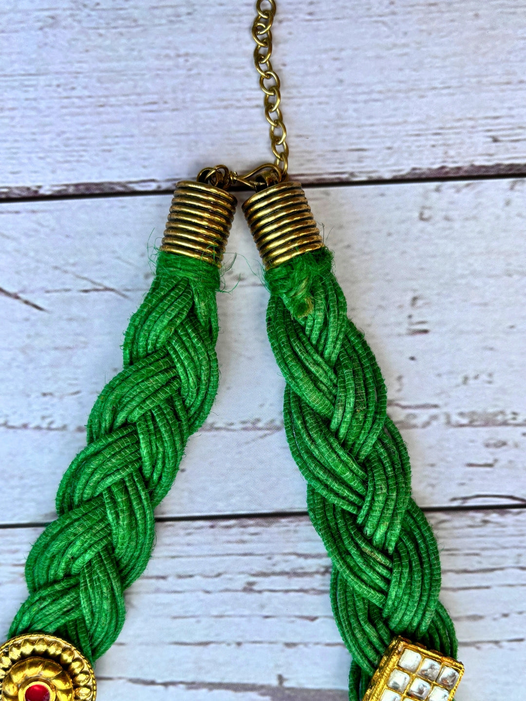 Vivazs Green Jute Necklace