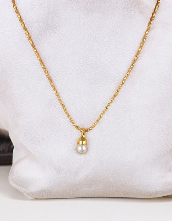 VIVAZS Pearl Pendant Necklace